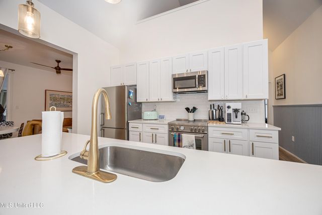 797 Peach Street, Ocean Springs, MS 39564