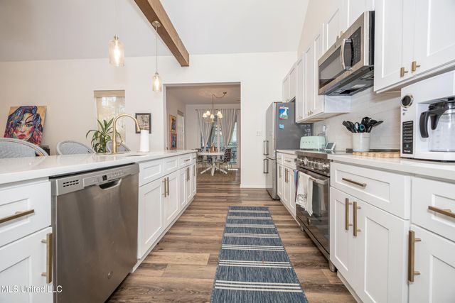 797 Peach Street, Ocean Springs, MS 39564