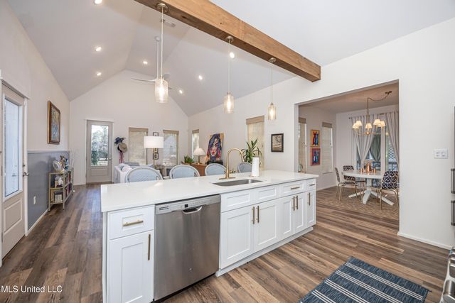 797 Peach Street, Ocean Springs, MS 39564