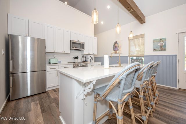 797 Peach Street, Ocean Springs, MS 39564