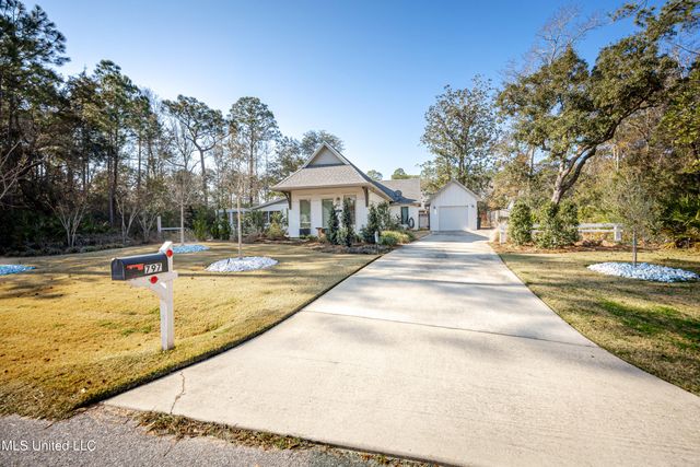 797 Peach Street, Ocean Springs, MS 39564