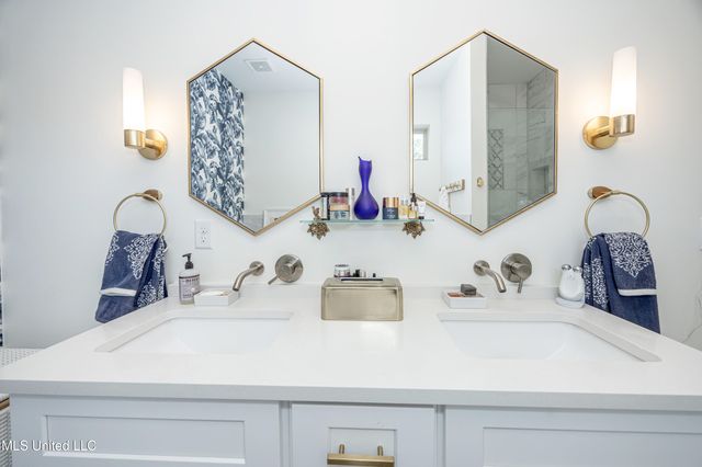 797 Peach Street, Ocean Springs, MS 39564