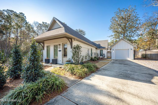 797 Peach Street, Ocean Springs, MS 39564