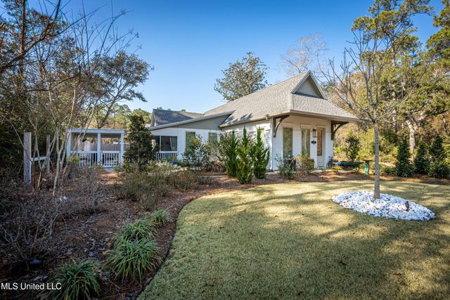 797 Peach Street, Ocean Springs, MS 39564