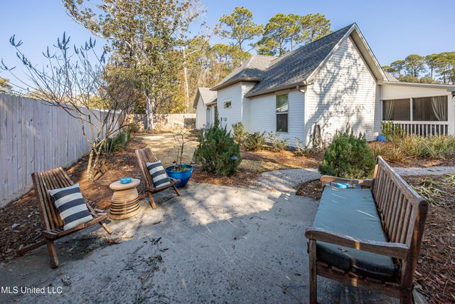 797 Peach Street, Ocean Springs, MS 39564