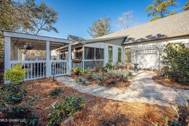 797 Peach Street, Ocean Springs, MS 39564