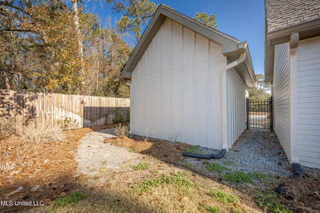 797 Peach Street, Ocean Springs, MS 39564