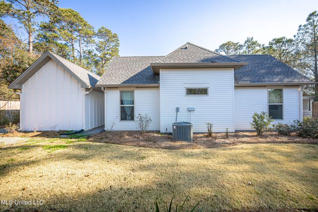 797 Peach Street, Ocean Springs, MS 39564