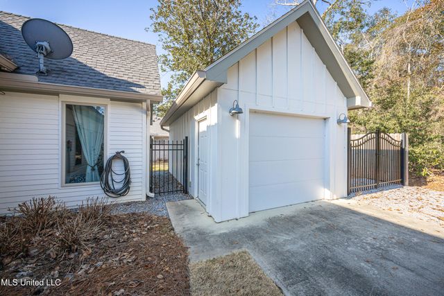 797 Peach Street, Ocean Springs, MS 39564