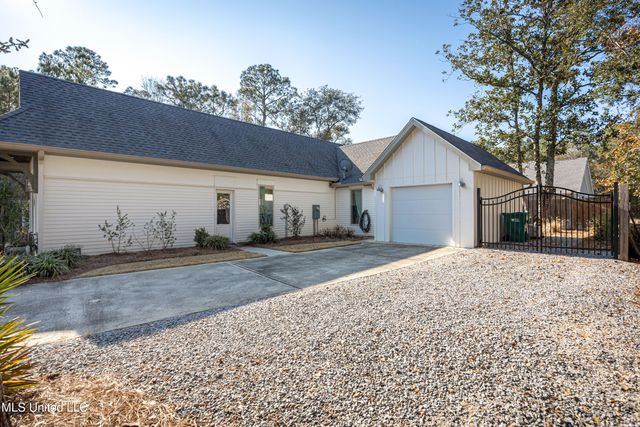 797 Peach Street, Ocean Springs, MS 39564