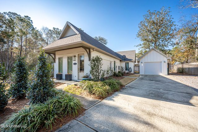 797 Peach Street, Ocean Springs, MS 39564