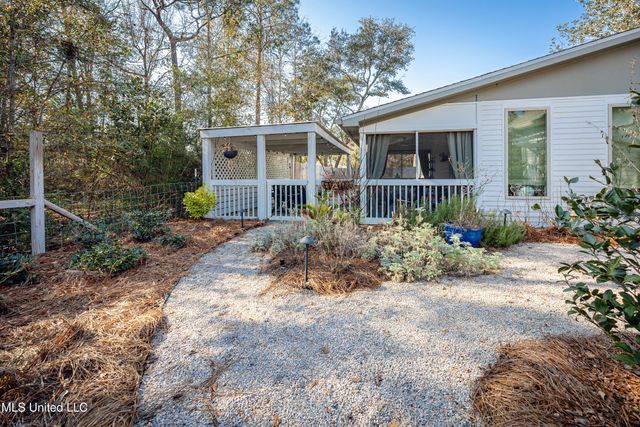 797 Peach Street, Ocean Springs, MS 39564