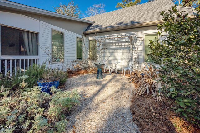 797 Peach Street, Ocean Springs, MS 39564