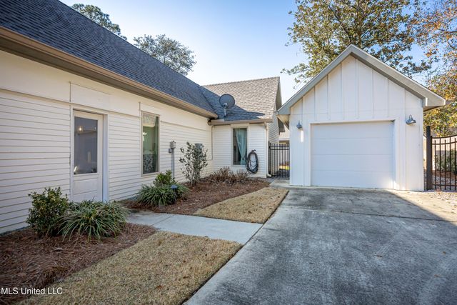 797 Peach Street, Ocean Springs, MS 39564