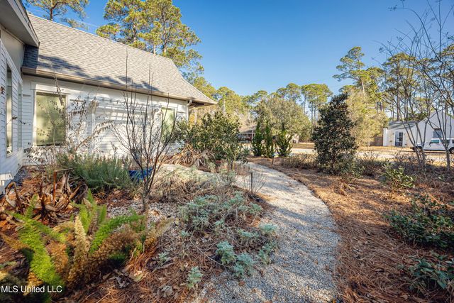 797 Peach Street, Ocean Springs, MS 39564