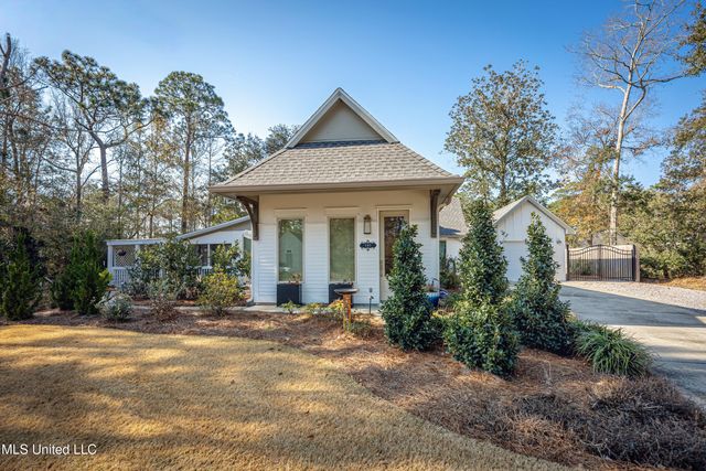 797 Peach Street, Ocean Springs, MS 39564