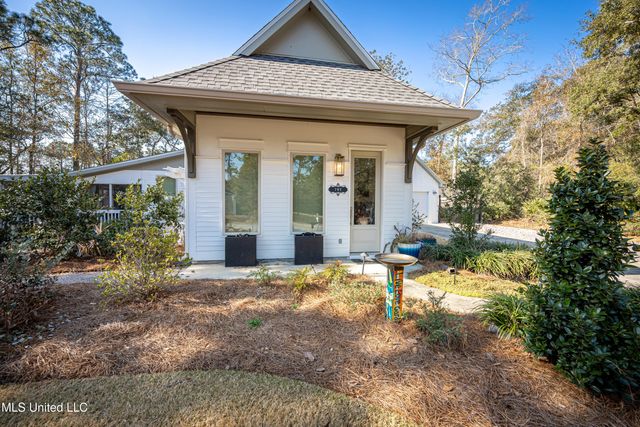 797 Peach Street, Ocean Springs, MS 39564