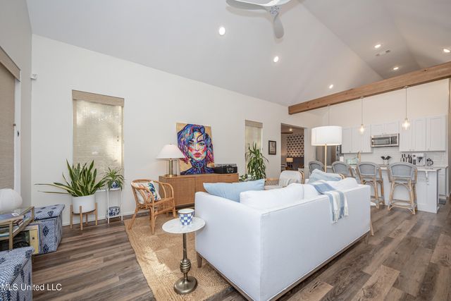 797 Peach Street, Ocean Springs, MS 39564