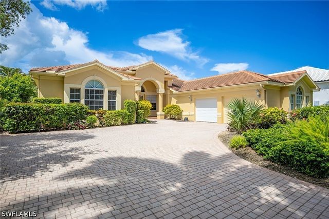 25820 Creekbend DR, Bonita Springs, FL 34135