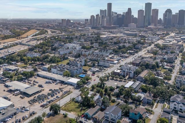 2109 Houston Avenue, Houston, TX 77007