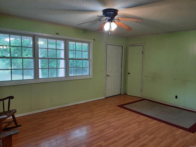 413 Redbud Avenue, Mountain View, AR 72560