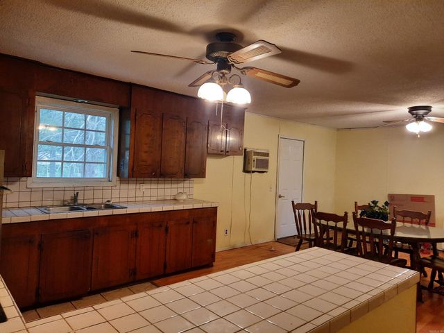 413 Redbud Avenue, Mountain View, AR 72560