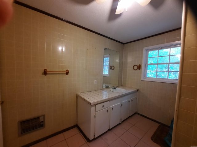 413 Redbud Avenue, Mountain View, AR 72560