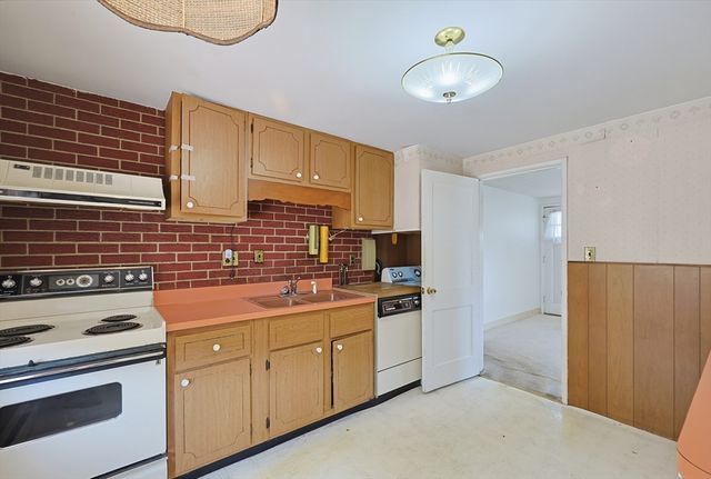 258 Walnut St, Braintree, MA 02184