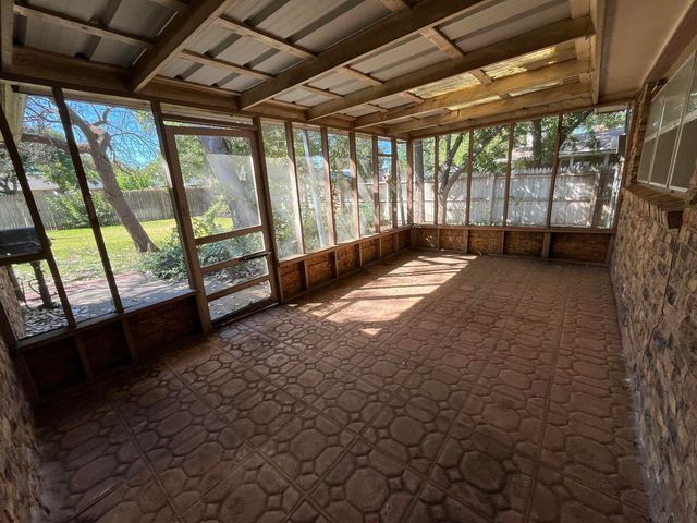 2009 Dallas Street, Plainview, TX 79072