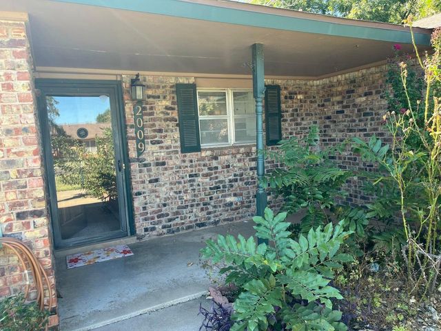 2009 Dallas Street, Plainview, TX 79072