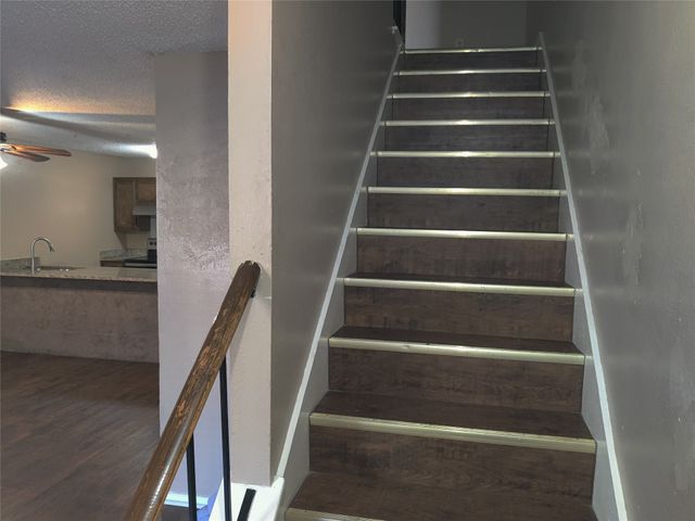 206 Country Bend Drive, Duncanville, TX 75137