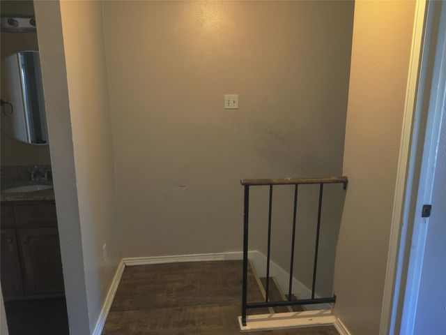 206 Country Bend Drive, Duncanville, TX 75137