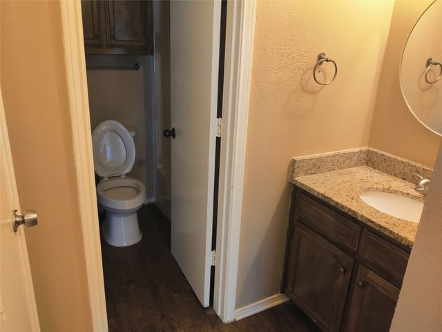 206 Country Bend Drive, Duncanville, TX 75137