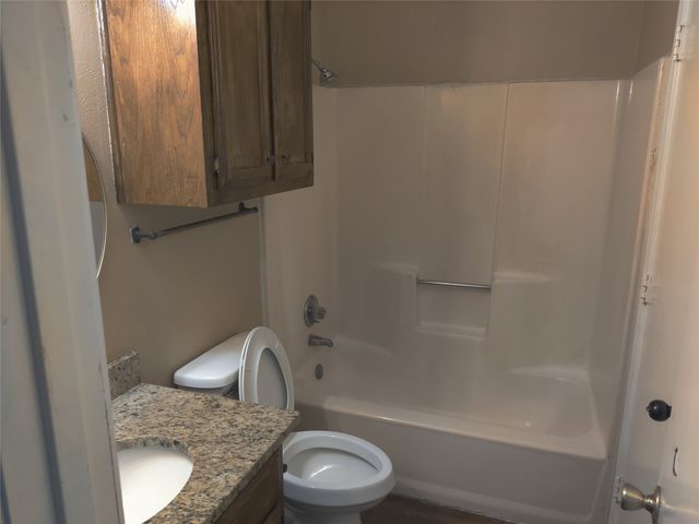 206 Country Bend Drive, Duncanville, TX 75137