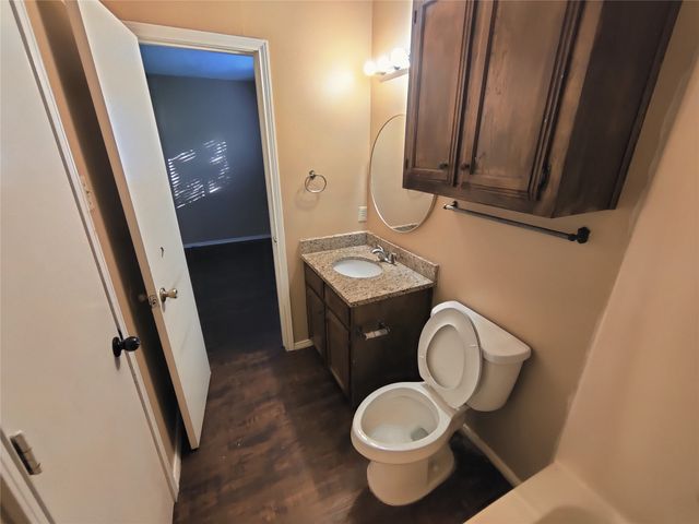 206 Country Bend Drive, Duncanville, TX 75137