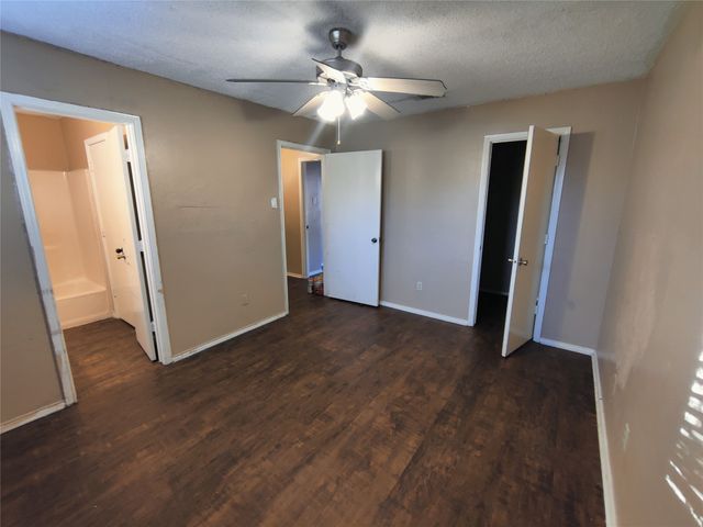 206 Country Bend Drive, Duncanville, TX 75137