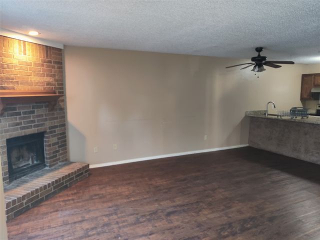 206 Country Bend Drive, Duncanville, TX 75137