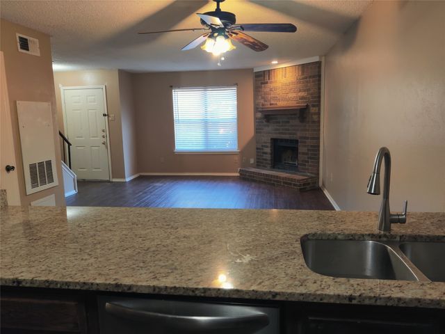 206 Country Bend Drive, Duncanville, TX 75137