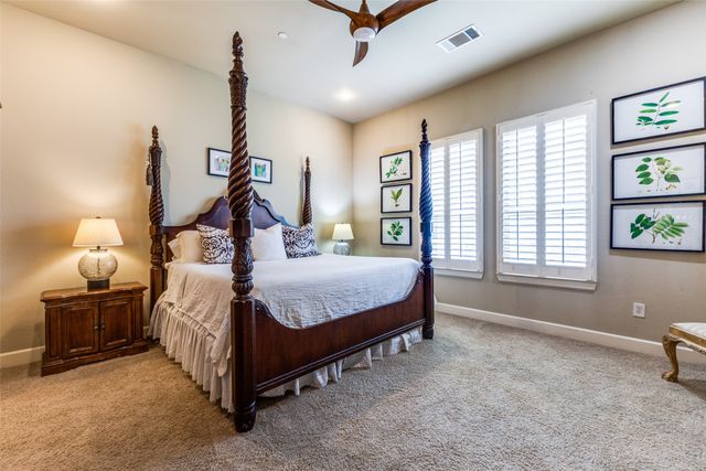 7333 Valley View Lane 304, Dallas, TX 75240