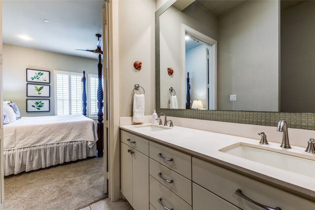 7333 Valley View Lane 304, Dallas, TX 75240