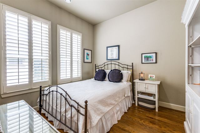 7333 Valley View Lane 304, Dallas, TX 75240