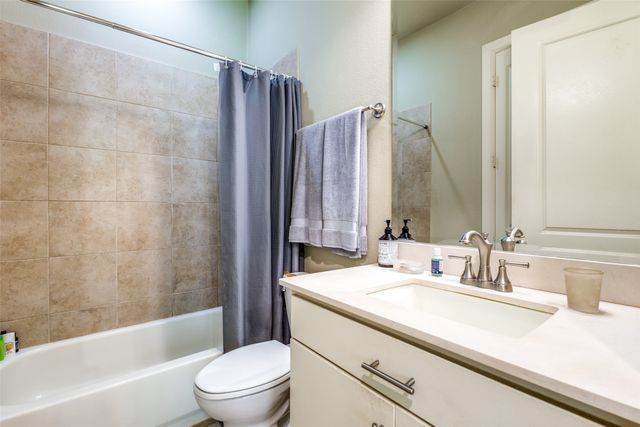 7333 Valley View Lane 304, Dallas, TX 75240