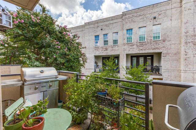 7333 Valley View Lane 304, Dallas, TX 75240