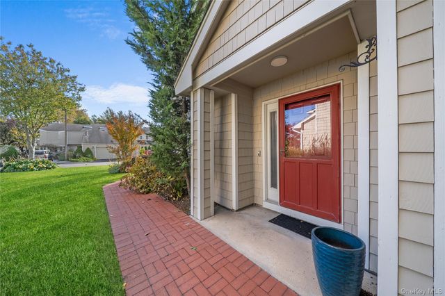 21 Doral Lane, Bay Shore, NY 11706