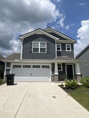 3722 Stormy Ln, Rockvale, TN 37153