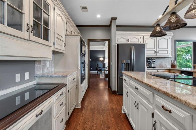 13101 Walmer Street, Overland Park, KS 66209
