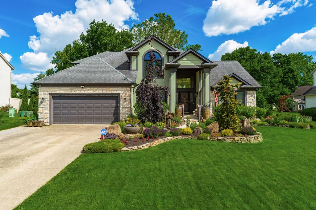 12638 Oakmere Drive, Pickerington, OH 43147