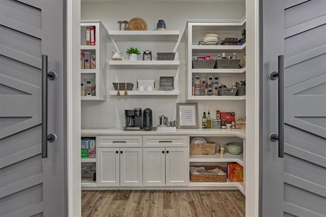 7709 Dog Wood Acres Drive, Montgomery, TX 77316