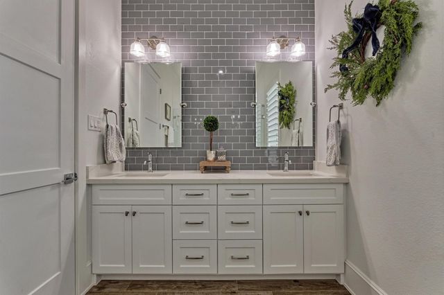 7709 Dog Wood Acres Drive, Montgomery, TX 77316