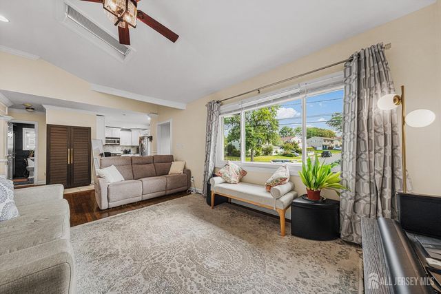 56 Rieder Road, Edison, NJ 08817